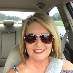 Meet your Posher, Alicia